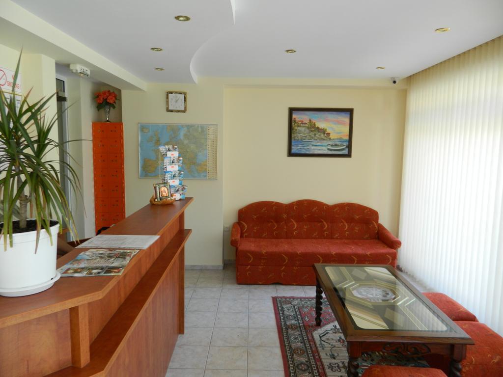 Family Hotel Andreev Nesebar Exteriör bild