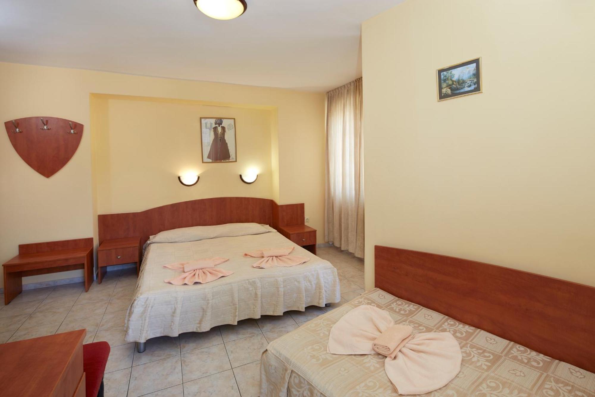 Family Hotel Andreev Nesebar Exteriör bild