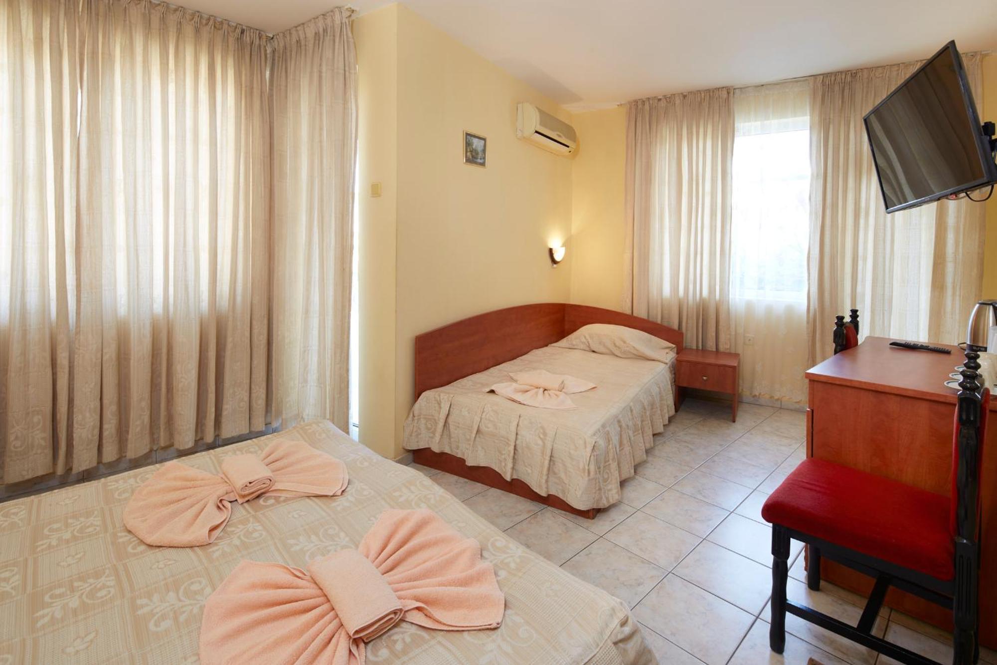 Family Hotel Andreev Nesebar Exteriör bild