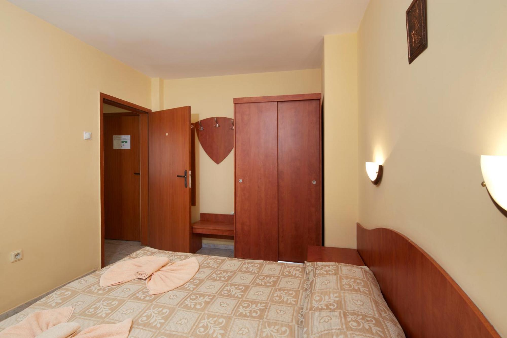 Family Hotel Andreev Nesebar Exteriör bild