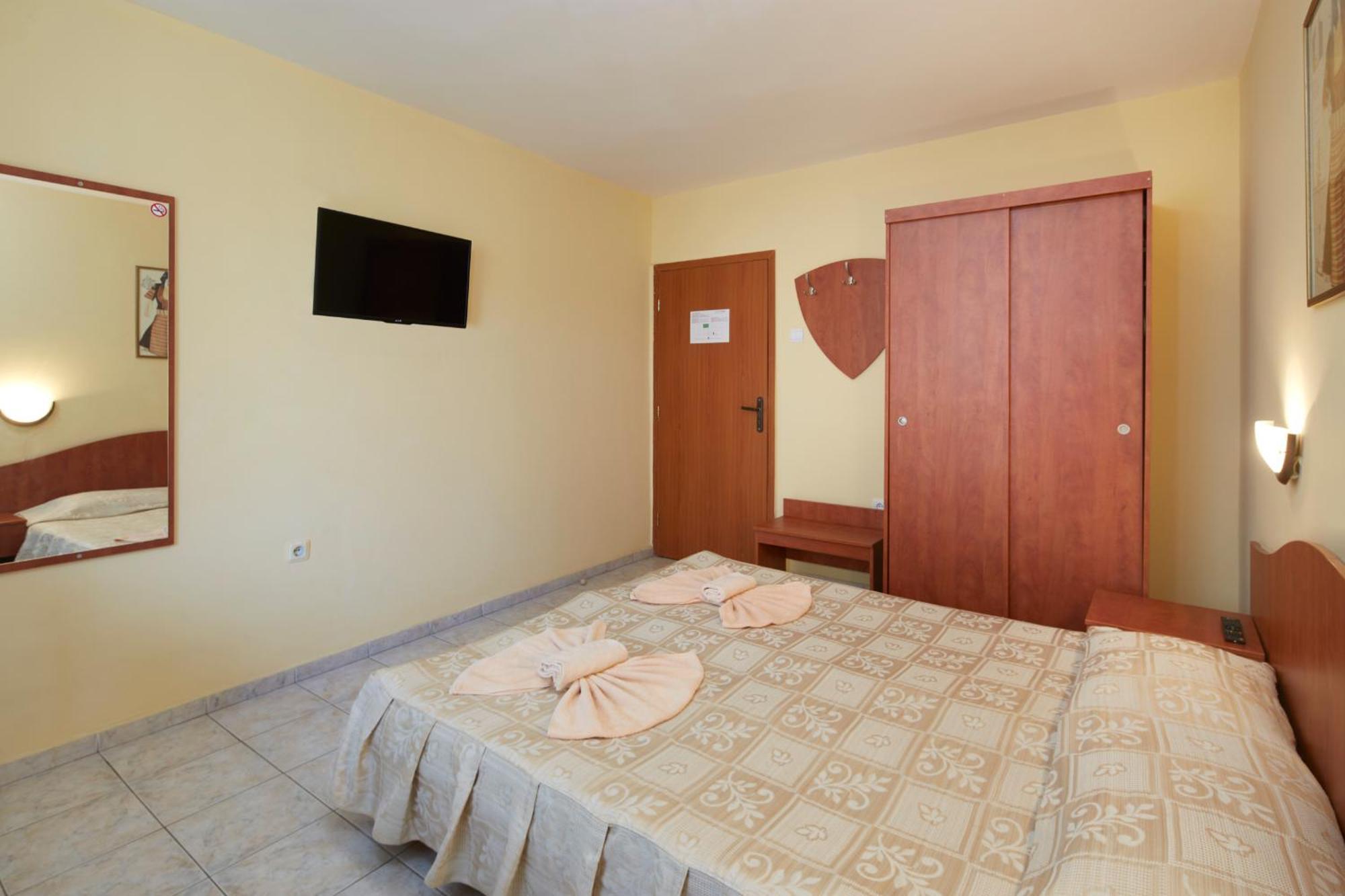 Family Hotel Andreev Nesebar Exteriör bild