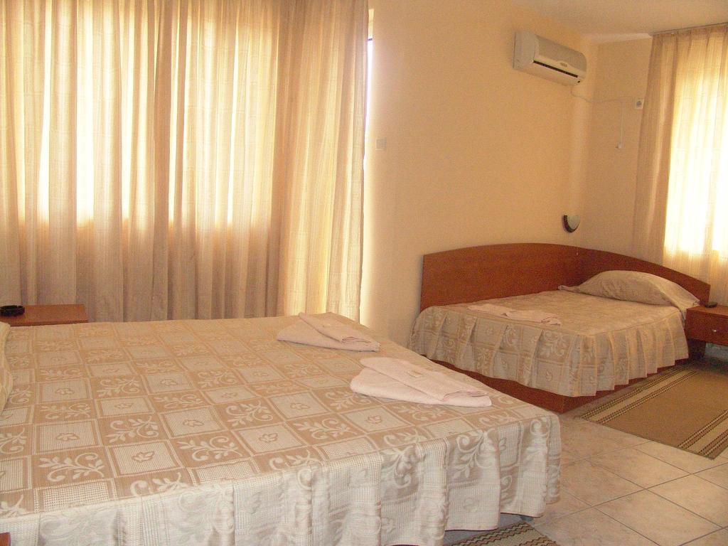 Family Hotel Andreev Nesebar Rum bild