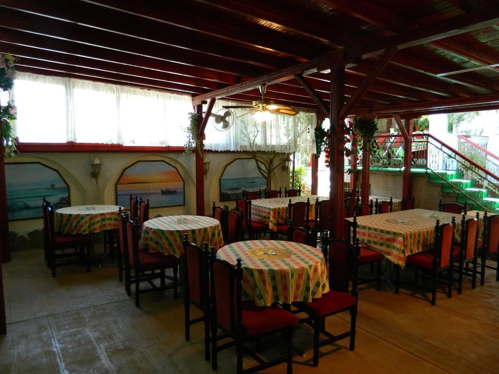 Family Hotel Andreev Nesebar Exteriör bild
