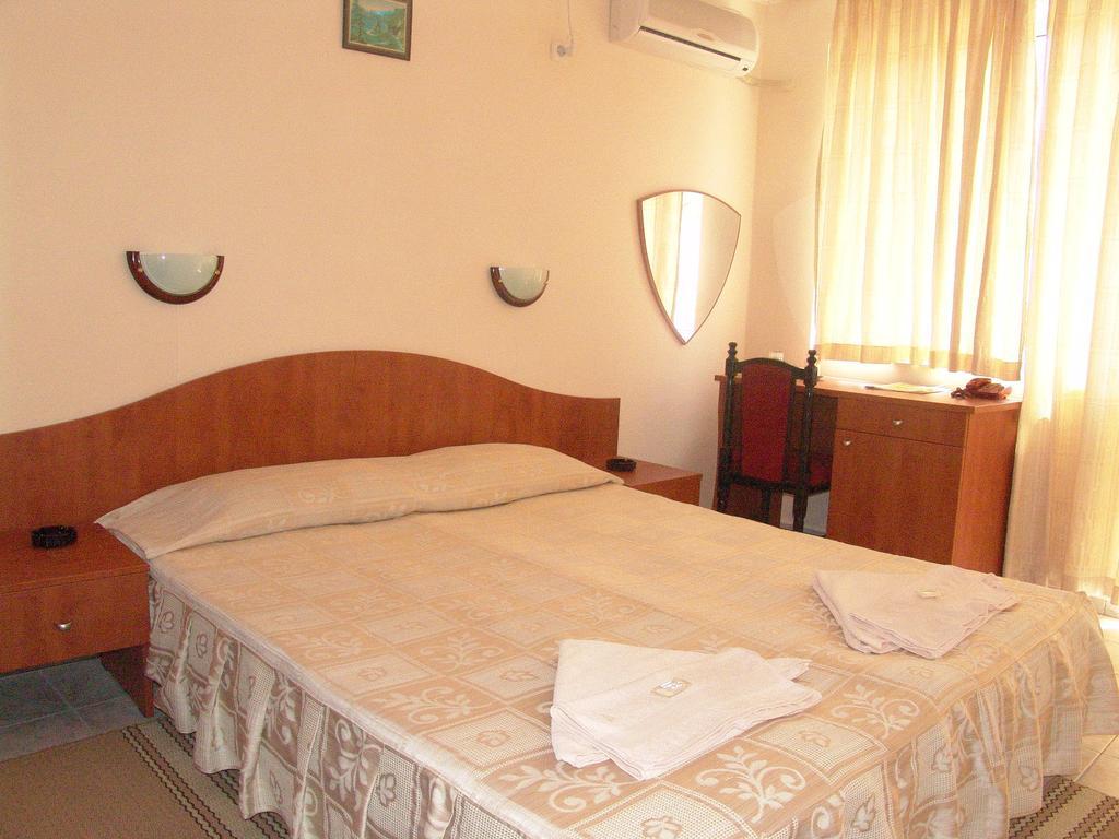 Family Hotel Andreev Nesebar Rum bild